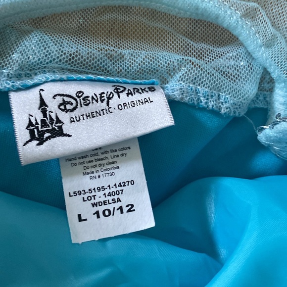 NWT Elsa costume from Disney store. Never worn, excellent condition. Size 10/12. - Picture 3 of 3